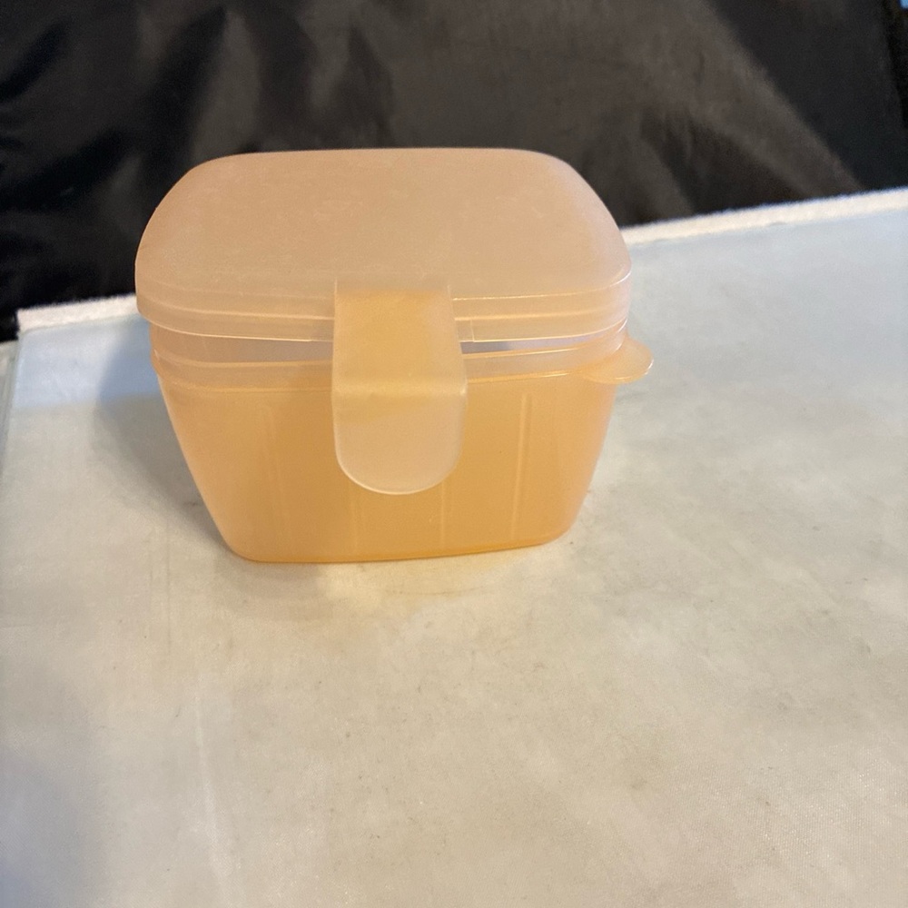 Square Tupperware cheese Container - Picture 2 of 5